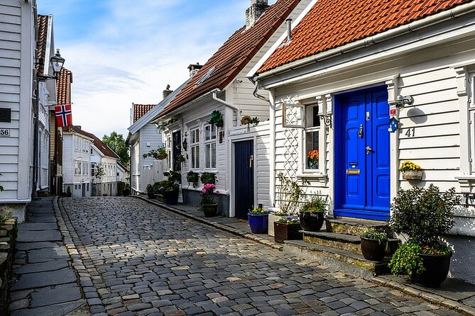 Stavanger Private Walking Tour with a Local - History, culture, and the practical side of Stavanger