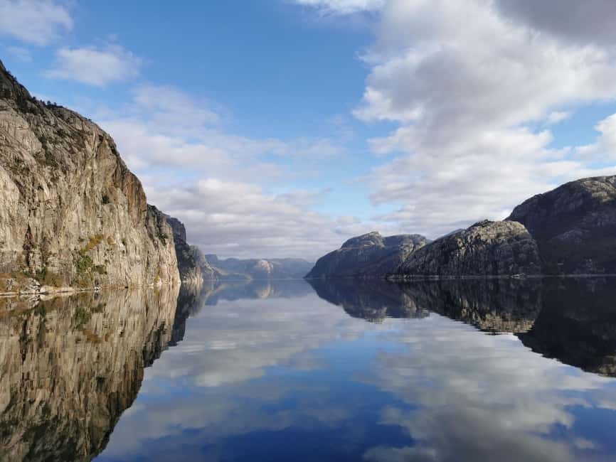Stavanger: Scenic Fjord Cruise to Lysefjord and Preikestolen - Commentary, snacks, and the pace of the return