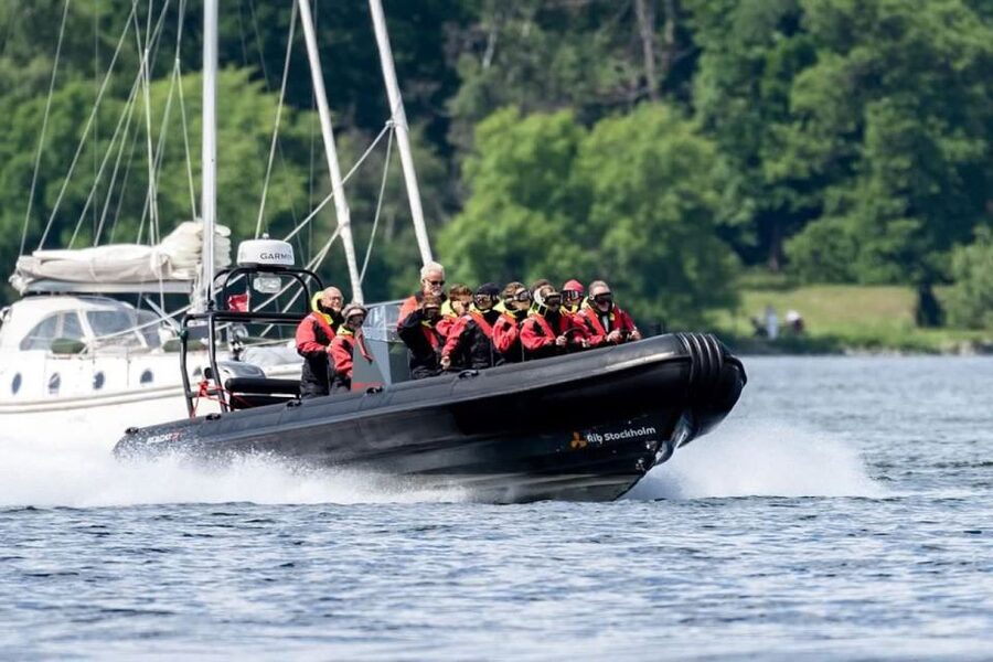 Stockholm: 2-Hour RIB Speed Boat Tour of the Archipelago - Södermalm and Nacka: the city gives way