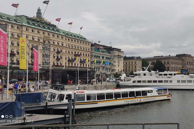 Stockholm- A Beauty On The Water: Old Town Walking Tour and Boat Trip Combined - Palace views from Lejonbacken and Slottsbacken