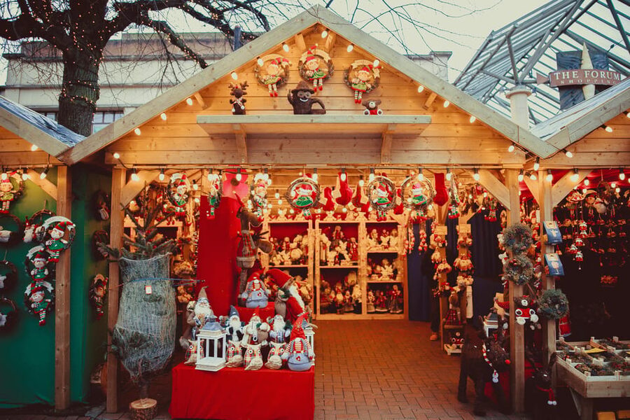 Stockholm: Christmas Markets & Lights Guided Walking Tour - Meeting at the Nobel Museum and entering the Old Town