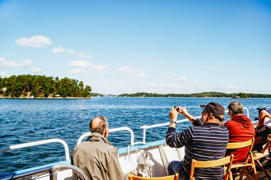 Stockholm: City Archipelago Sightseeing Cruise with Guide - Café, restaurant, WiFi, and restrooms onboard