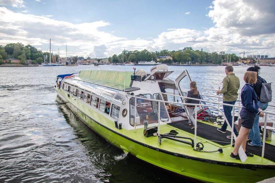 Stockholm: City Sightseeing Hop-On Hop-Off Bus Tour - Finding the right red bus