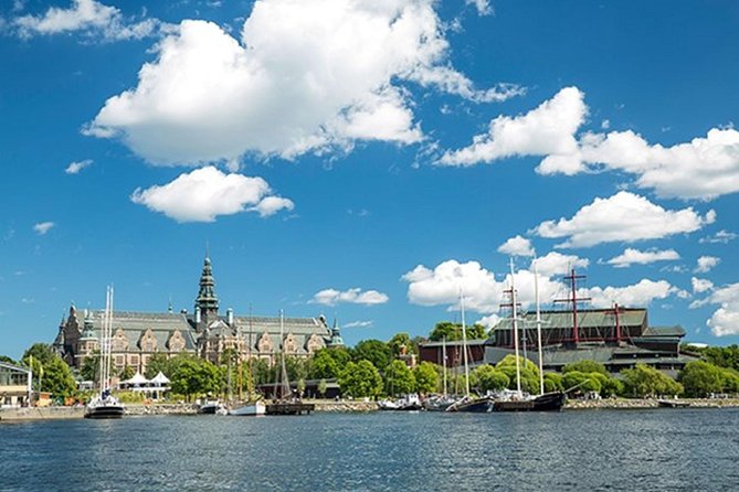 Stockholm: Highlights Boat Tour - The Old Town and Södermalm from the water