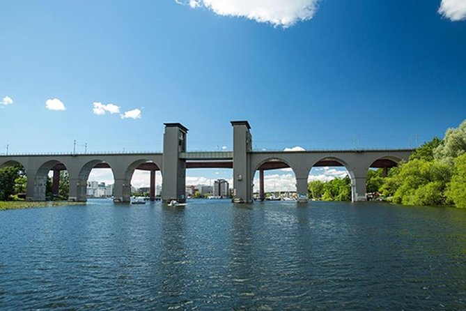 Stockholm: Highlights Boat Tour - The Essinge islands and the newer waterfront