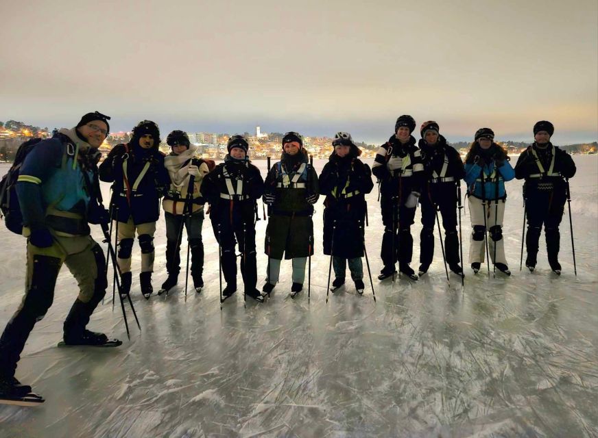 Stockholm: Ice Skating in the Moonlight with Hot Chocolate - A warm break with hot chocolate and fika