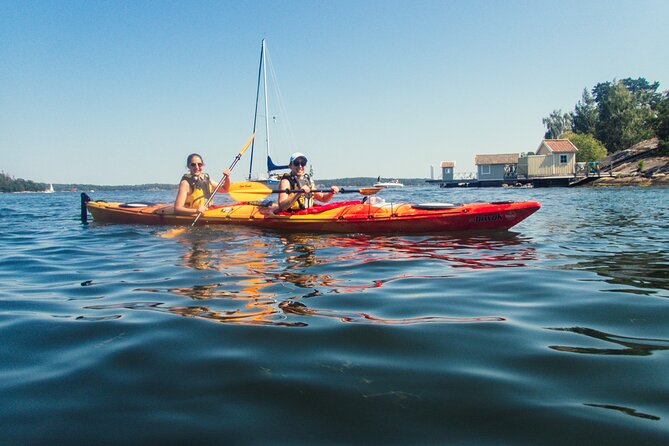 Stockholm: Kayaking tour around Vaxholm Archipelago with Fika - How difficult is the kayaking?