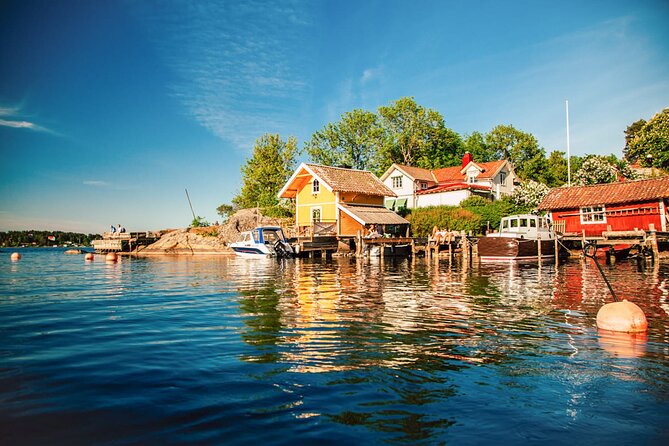 Stockholm: Kayaking tour around Vaxholm Archipelago with Fika - Paddling with a small group