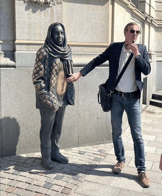 Stockholm: Modern City Walking Tour with Local Guide - Finding the guide at Central Station