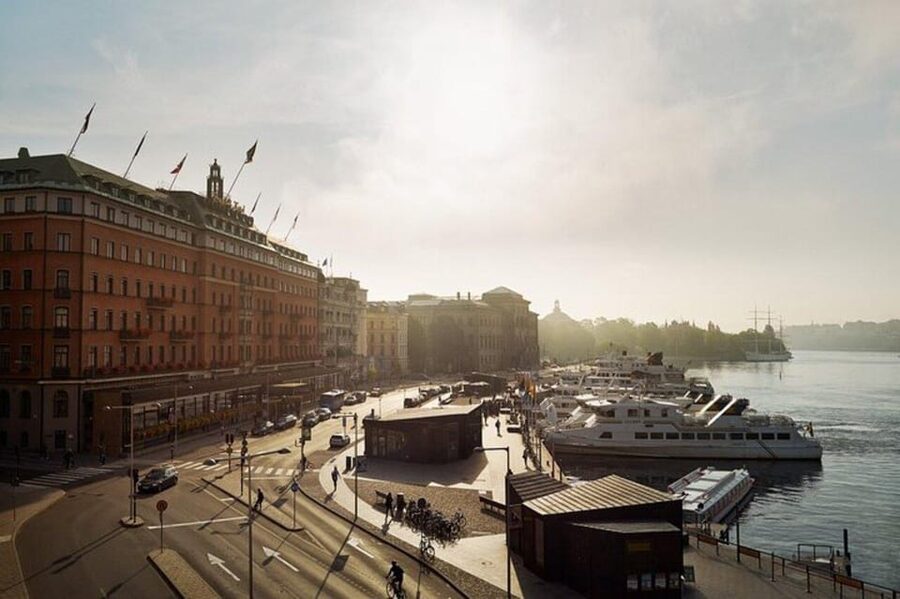Stockholm: Must-See Attractions Walking Tour with a Guide - Finishing at the Royal Swedish Opera