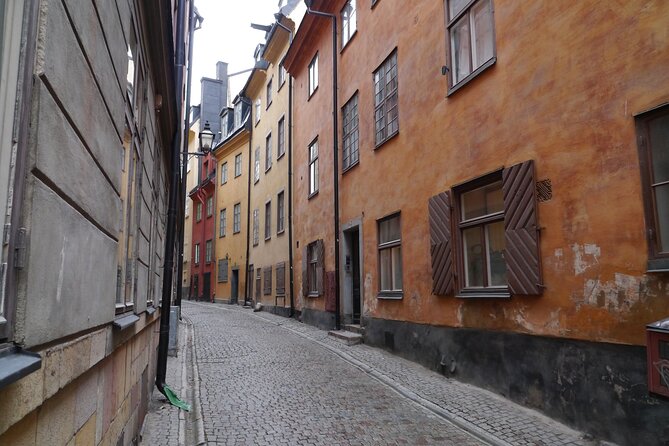 Stockholm Must See - Old Town, boat + Vasa Museum 3h small group - Riddarholmen and the city’s old trade routes
