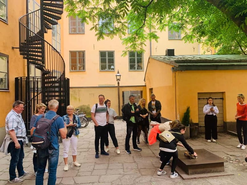 Stockholm: Old Town Guided Walking Tour (English / Deutsch) - Riddarholmen and the first medieval lanes