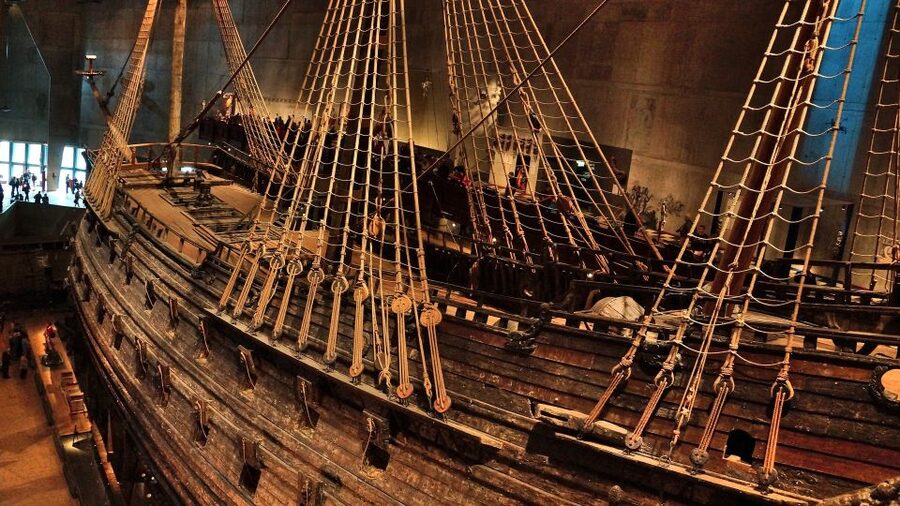 Stockholm: Old Town Walking Tour w/ Vasa Museum & Boat Ride - Starting beside the Royal Palace