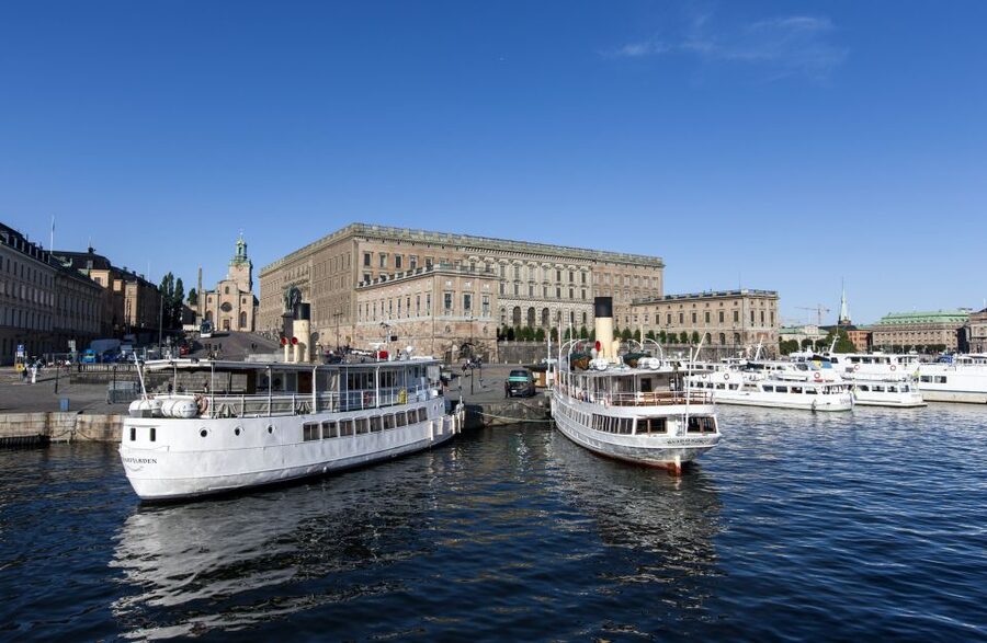 Stockholm: Old Town Walking Tour w/ Vasa Museum & Boat Ride - Crossing to Djurgården by commuter ferry