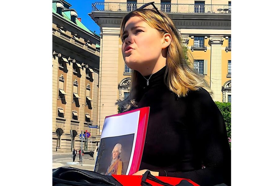 Stockholm: Old Town Walking Tour with Local Guide - Booking flexibility and meeting-day advice