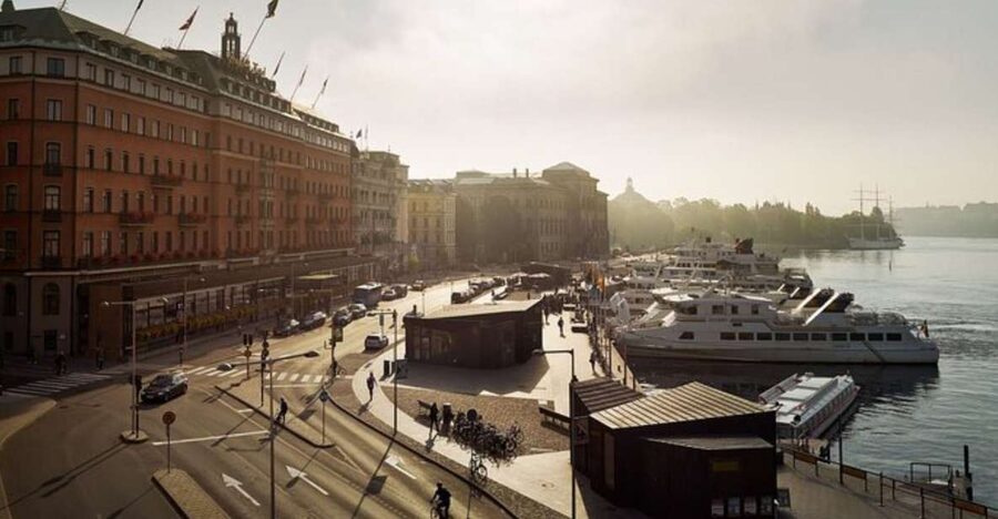 Stockholm: Private Custom Walking Tour With A Tour Guide - Finding viewpoints and the best photo stops