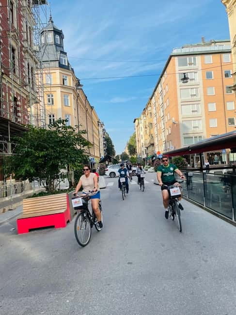 Stockholm's Best Bike Tour! (English / Deutsch) - From Vasagatan to City Hall and Riddarholmen