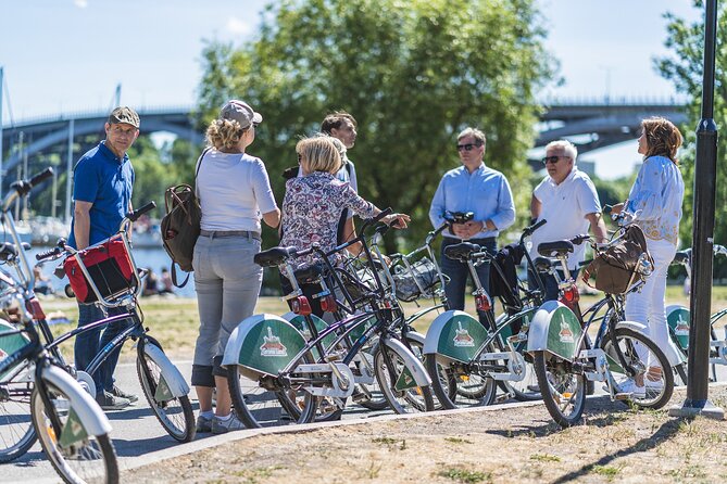 Stockholm’s Urban Treasures Private Bike Tour - From Dramaten to Kungsträdgården