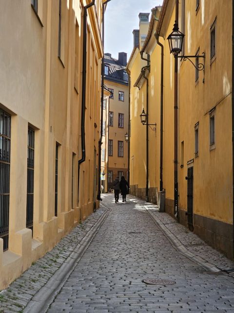 Stockholm: Secrets of Gamla Stan Guided Tour w/ Fika Option - The Royal Palace and the Old Town’s grand scale
