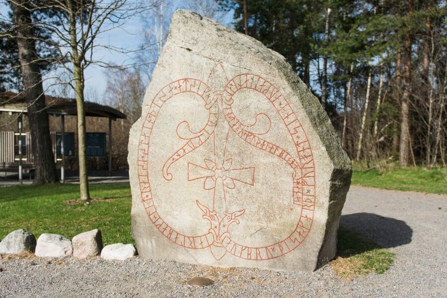 Stockholm: Sigtuna and Uppsala Viking History Day Tour - Arkils Tingstad and the business of Viking rule