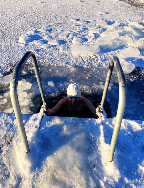 Stockholm: Traditional Sauna & Polar Plunge in Baltic Sea - Taking the Cold Plunge in the Baltic Sea