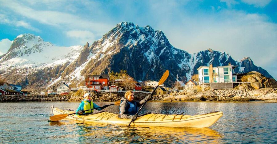Svolvaer: 2-Hour Winter Kayaking Adventure - Meeting at Svolvær harbor and getting ready