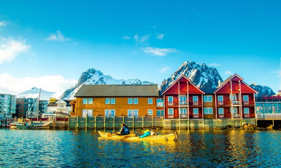 Svolvaer: 2-Hour Winter Kayaking Adventure - Following Svolvær’s shoreline at winter pace