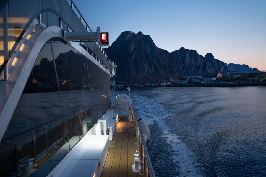 Svolvær: Northern Lights and Full Steam Cruise with Tasting - Should you book the Svolvær Full Steam cruise?