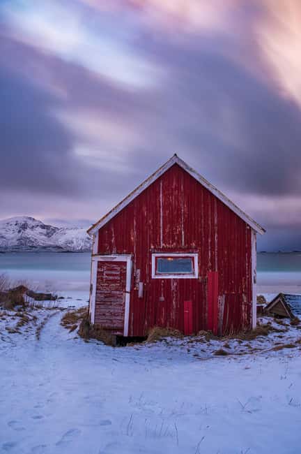 Svolvær: Reine, Hamnøy, Sakrisøy Photo Tour - Starting at Svinøya’s red cabins