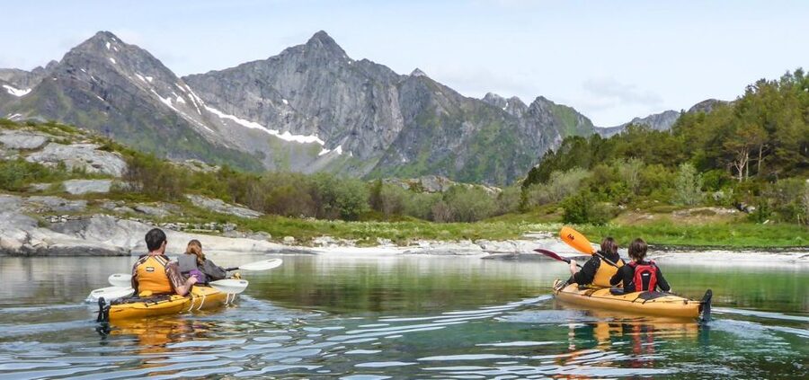 Svolvaer: Sea Kayaking Experience - Seeing Lofoten from a double sea kayak