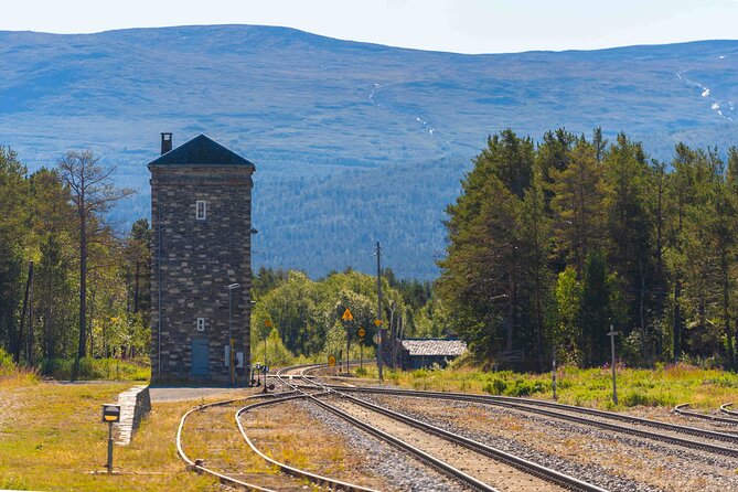 The Golden Train on Rauma Railway in Romsdalen - Getting to the platform without confusion