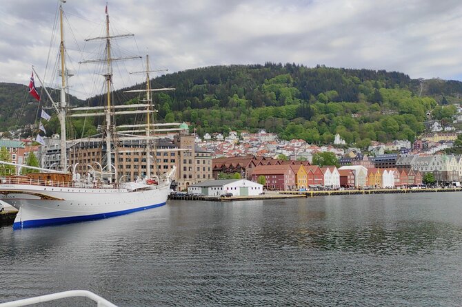 The influence of Bergen in Norway's development, city tour - Starting at Den Nationale Scene