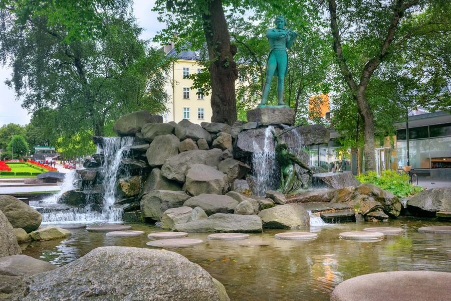The influence of Bergen in Norways development, city tour - What the guides add to the experience