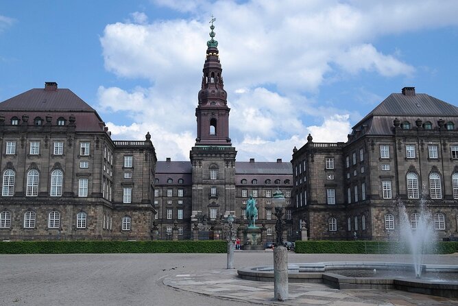 The Murder by Christiansborg Palace: Interactive Mystery Hunt - Slotsholmen adds a second setting