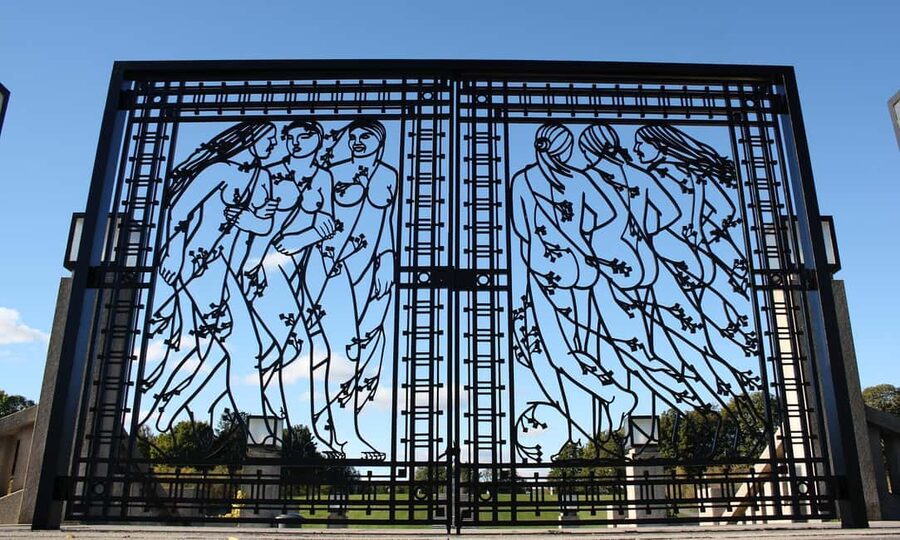 The Vigeland Park in Oslo: Insta-Perfect Walk with a Local - Booking, cancellation, and practical details