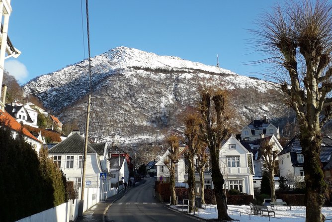Three-summit hike in Bergen - From Fløyen toward Brushytten