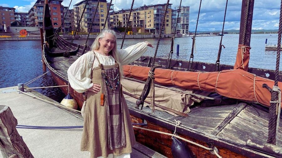 Tønsberg: Walk with a Viking - Guided Tour - Starting beside Viking ships at Vikingodden