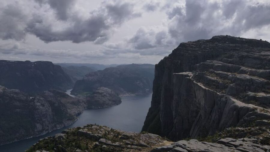 Trolltunga Helicopter & Waterfalss Sightseeing From Bergen - The return route and final waterfall stop
