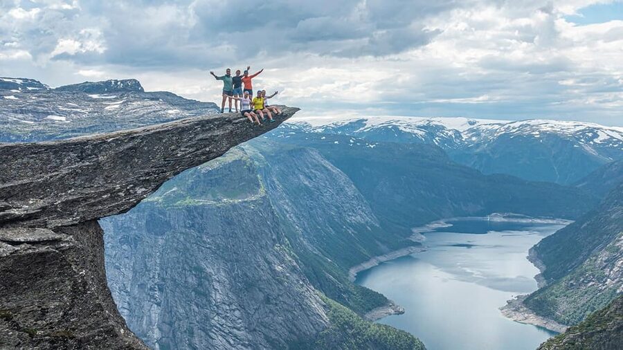 Trolltunga: Trolltunga Summer Hike - Reaching the rock above the valley