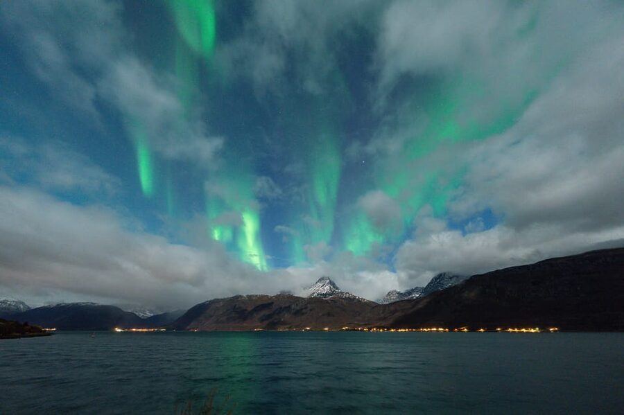 Tromsø: Aurora Borealis, Campfire, Hot Meal, Arctic Tour - Should you book the Tromsø aurora campfire tour?