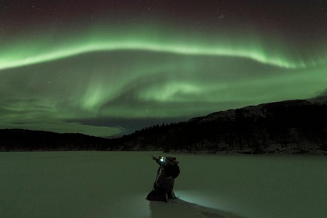 Tromso Aurora Hunt with Bonfire, Soup, Winter Gear & Transfers - Starting from central Tromsø