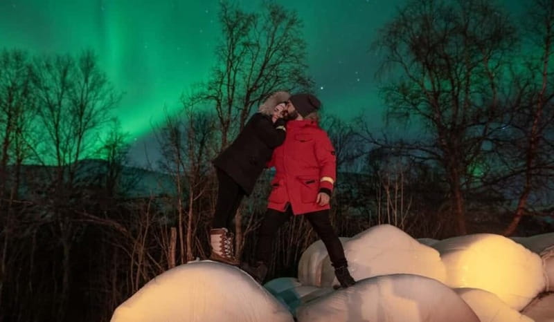Tromsø: Aurora Safari Chase by big bus with Camp meal - How the seven-hour evening feels