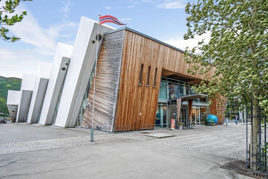 Tromsø: Entrance Ticket to Polaria - Accessibility and arrival details