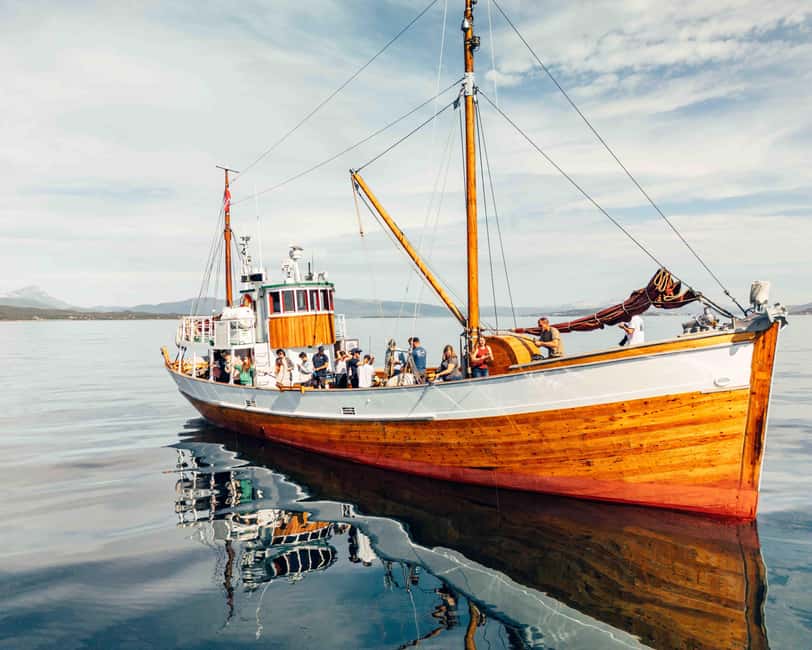 Tromsø: Fjord Fishing Cruise - Fishing spots and the five-rod rule