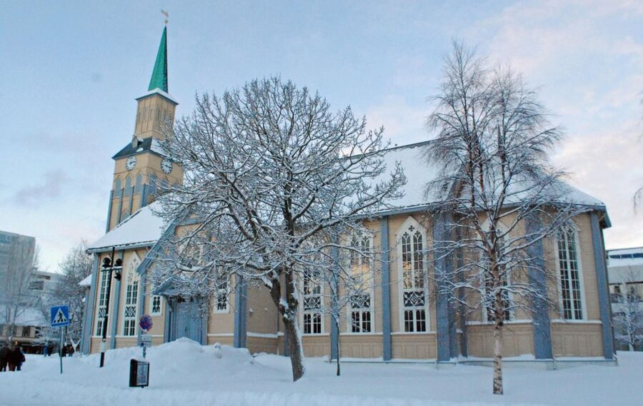 Tromsø: Midnight Concert Ticket at the Tromsø Cathedral - The church acoustics are part of the performance