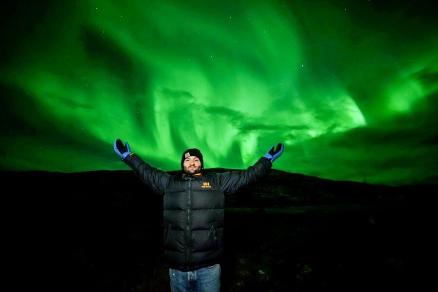 Tromsø: Northern Lights Chase Minibus Tour - Guide quality can shape the night
