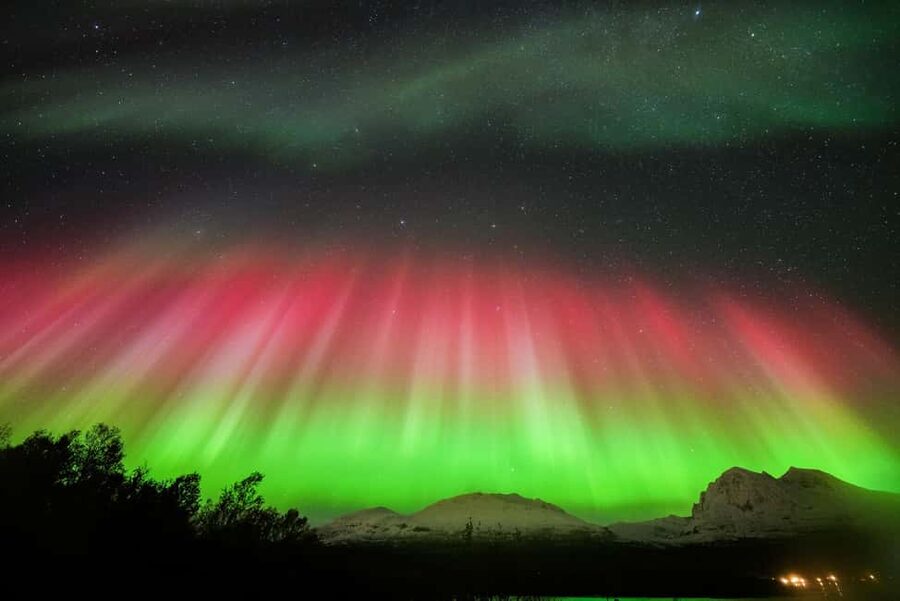 Tromsø: Northern Lights Chase with Free Photos - Warm suits, hot chocolate, and surviving the wait