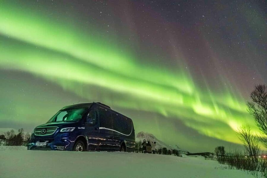 Tromsø: Northern Lights Chase with Free Photos - Meeting the group and setting off from Kirkegata