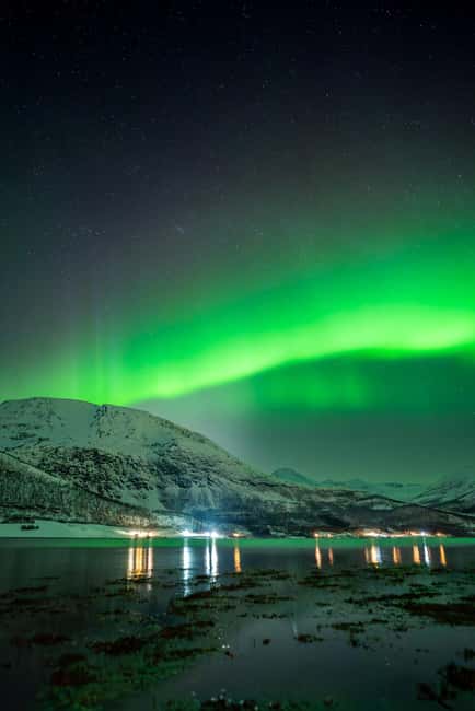 Tromsø: Northern Lights Focus Tour, German/English, minibus, meal - Why this is more than a quick aurora stop