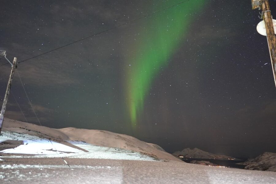 Tromsø: Northern Lights Minibus Small Private Tour Group - Roberto’s guiding style and the value of his experience